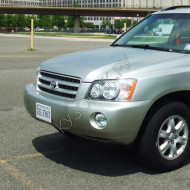 Передний бампер в цвет кузова Toyota HighLander XU20 (2001-2007)